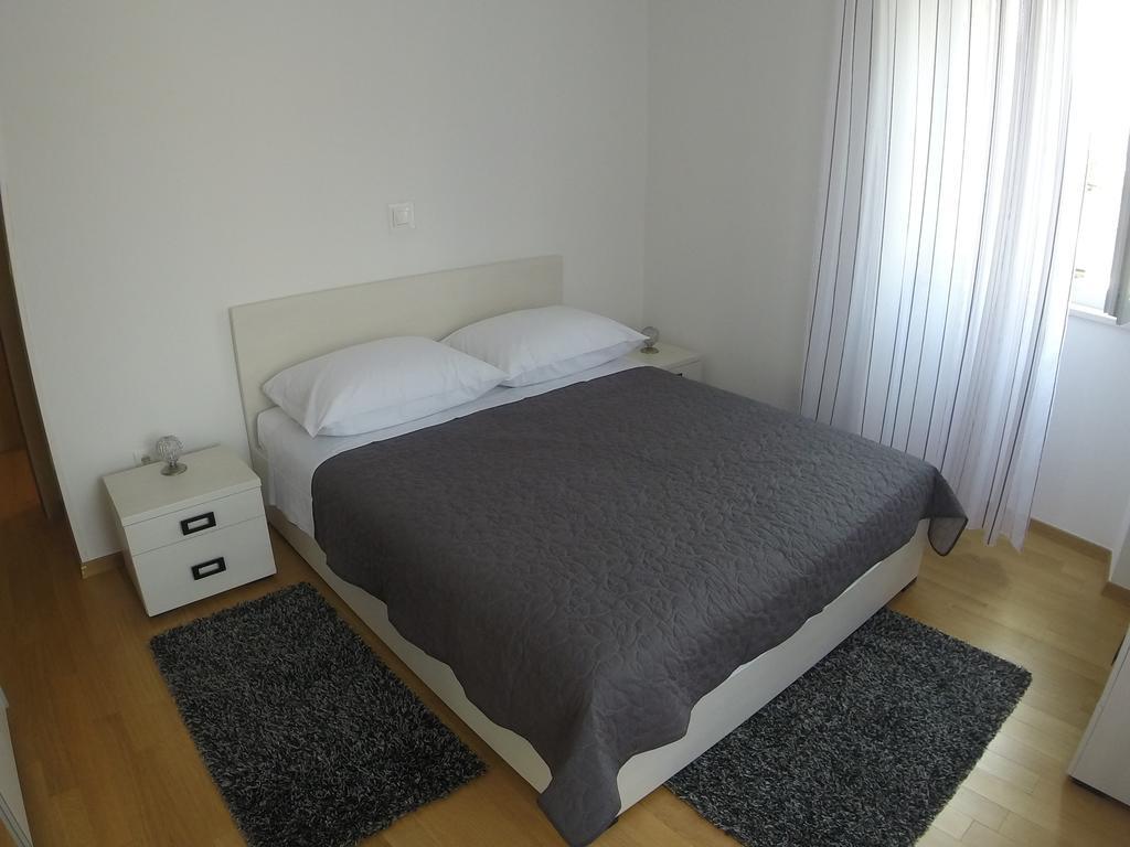 Promenade Apartment Split Room photo